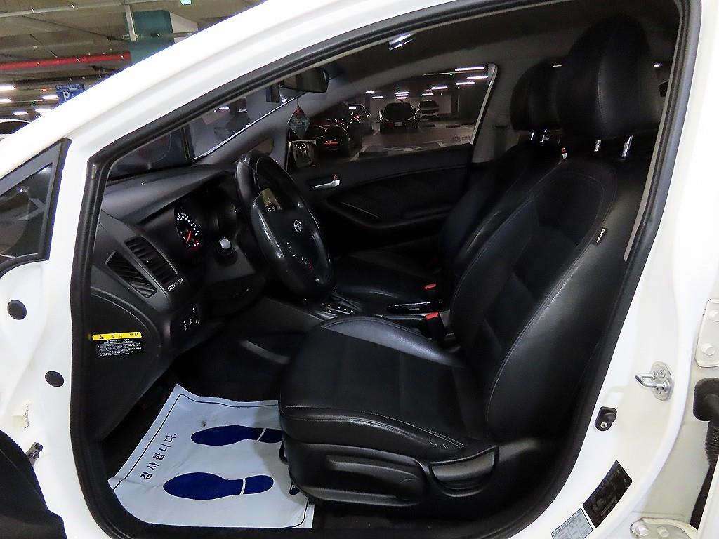 2014 Kia K3 1.6 Blanco - Miniatura 6