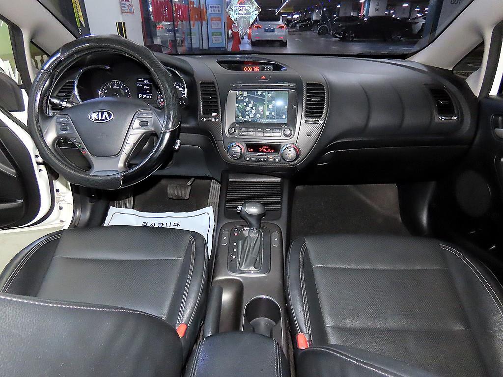 2014 Kia K3 1.6 Blanco - Miniatura 10