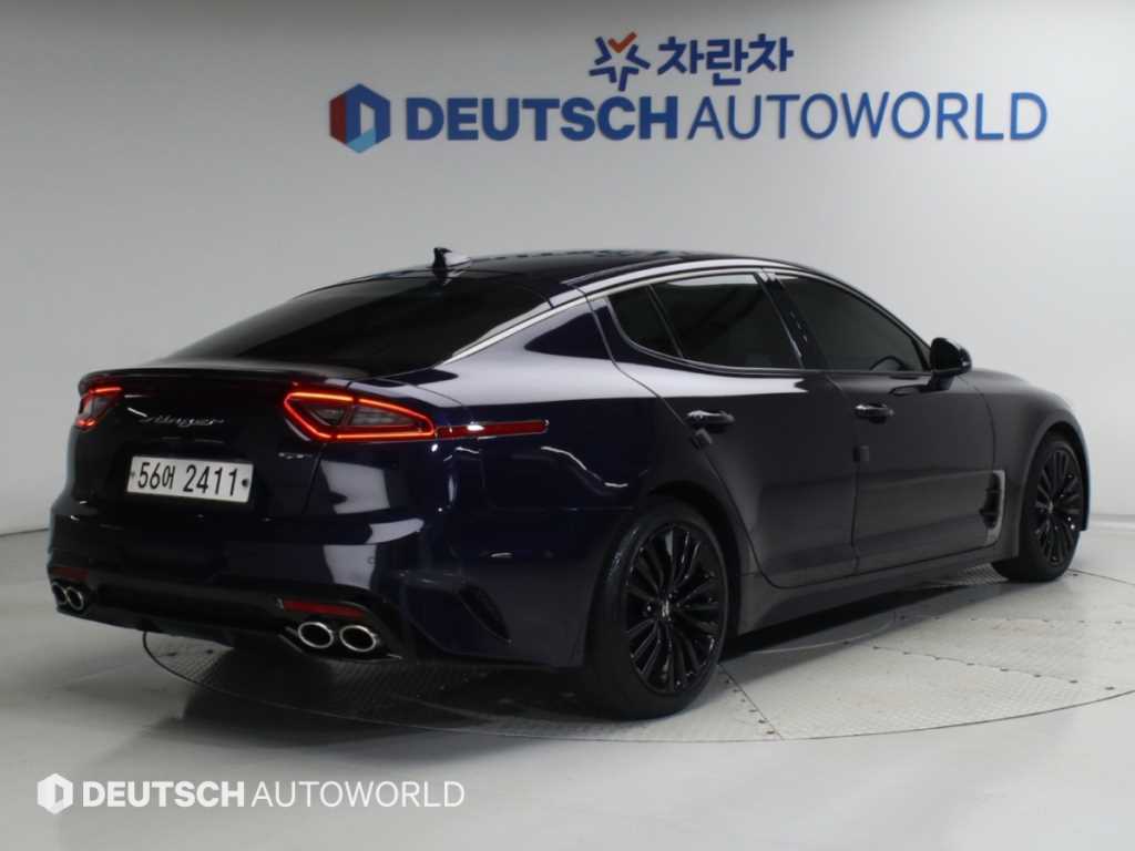 2019 Kia Stinger Gasoline Negro - Miniatura 3