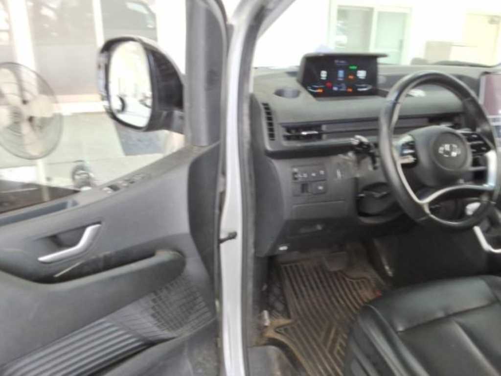2022 Hyundai Staria 2WD Gris - Miniatura 8