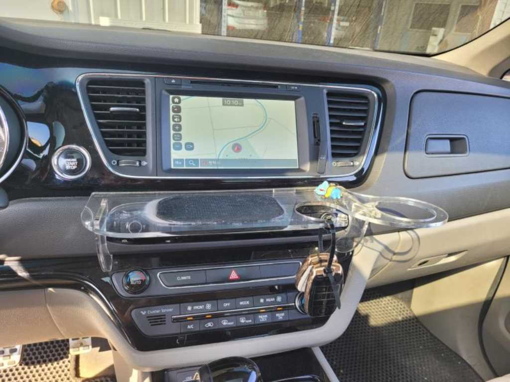 2016 Kia Carnival Diesel Negro - Miniatura 3
