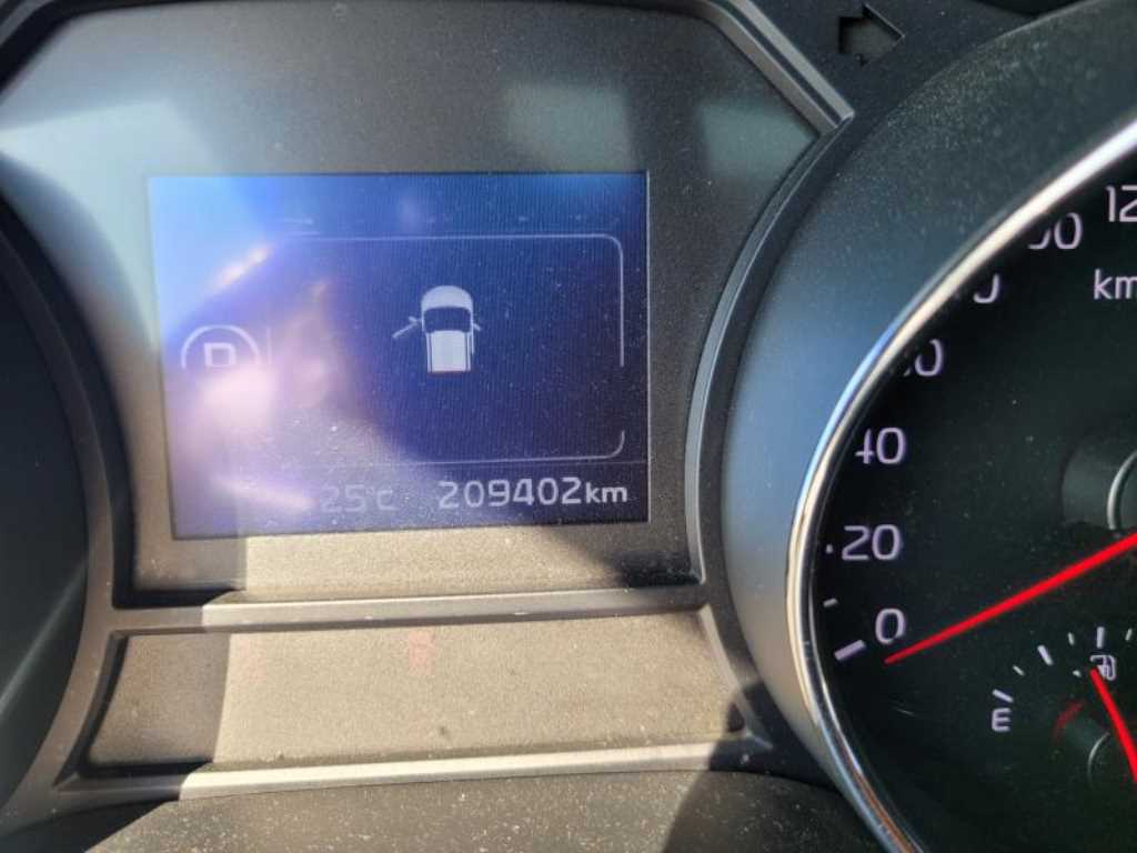 2016 Kia Carnival Diesel Negro - Miniatura 4