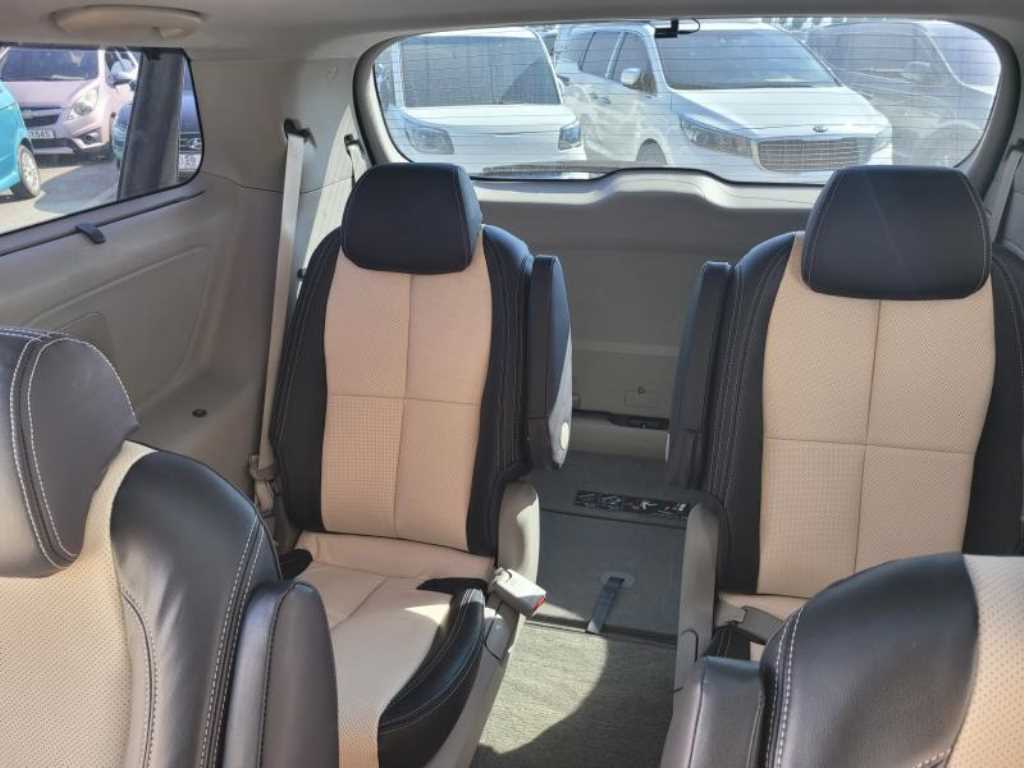 2016 Kia Carnival Diesel Negro - Miniatura 7