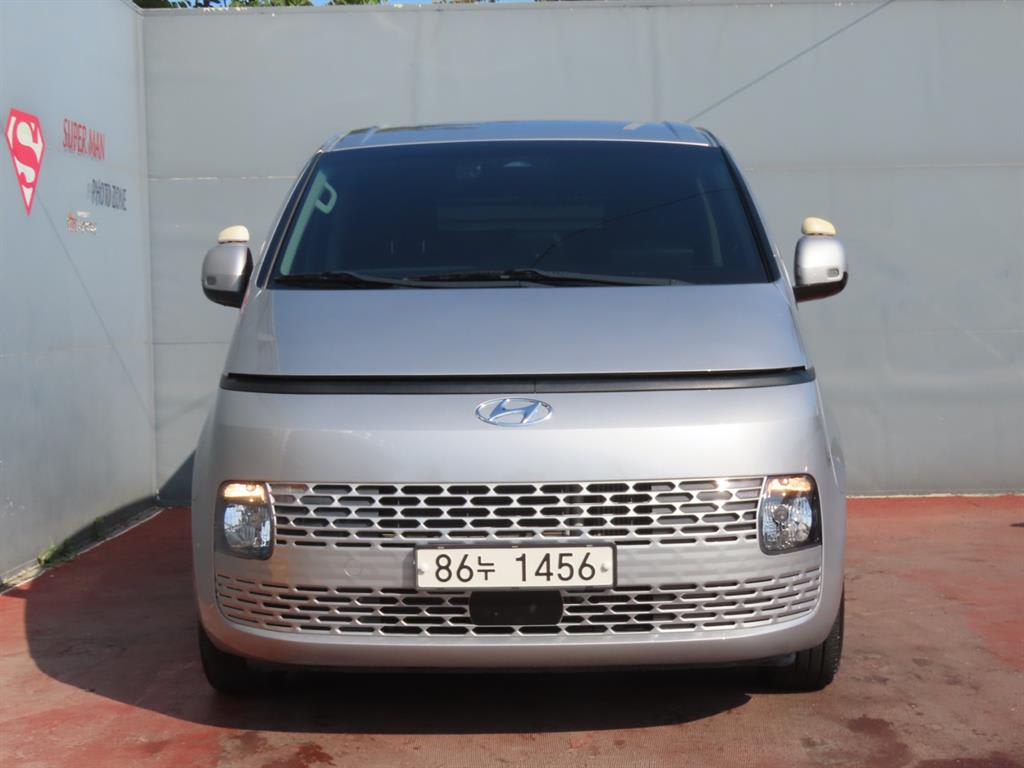 2022 Hyundai Staria 2WD Plata - Miniatura 2