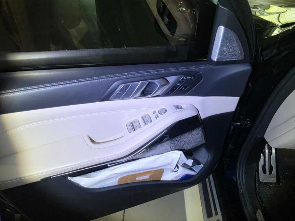 2021 BMW X7 Ref 419569 Gasoline Black - Miniatura 5