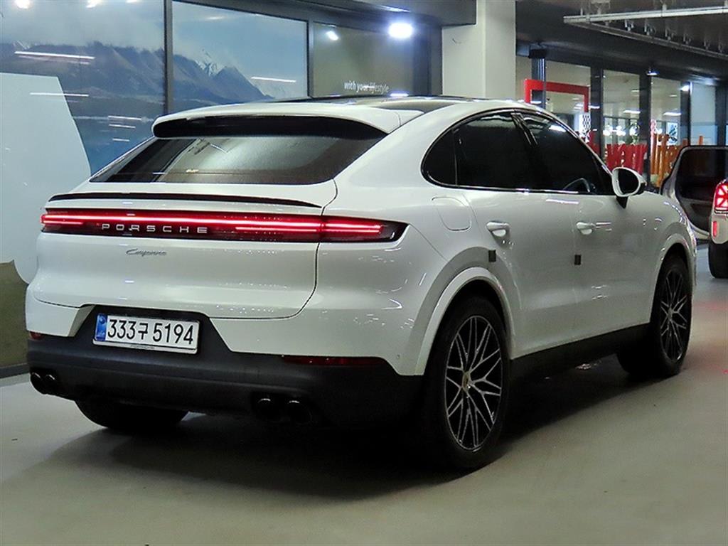 2026 Porsche Cayenne (PO536) Blanco - Miniatura 4
