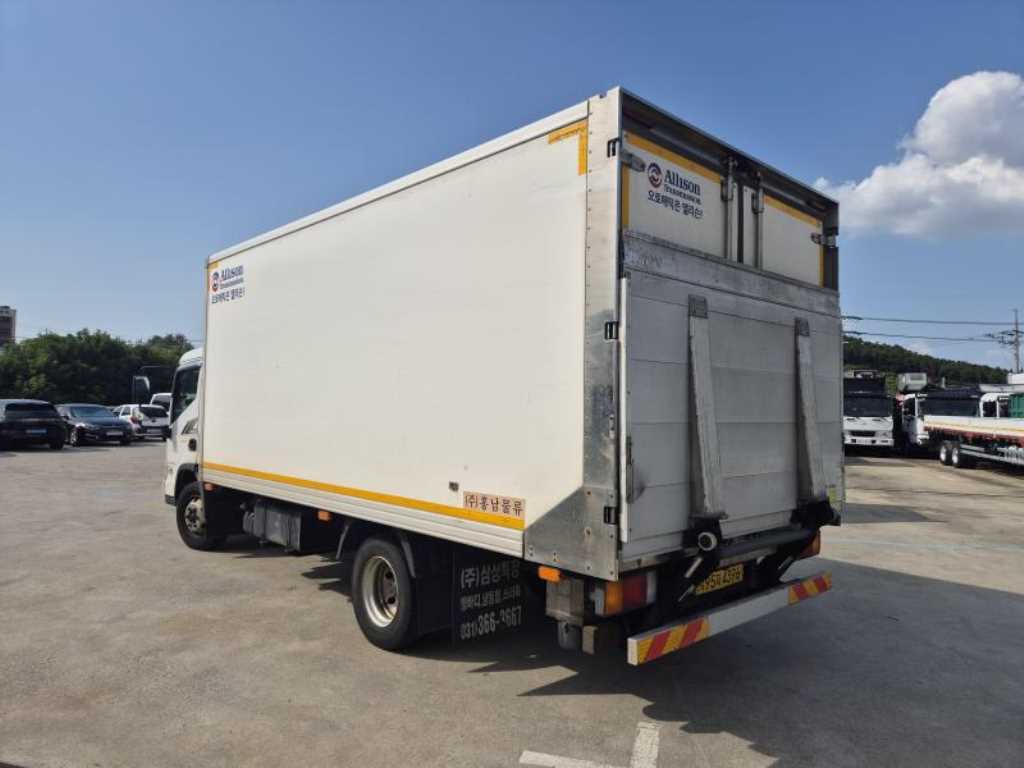2022 Medium And Large Cargo Truck Ref 419604 Diesel White - Miniatura 5