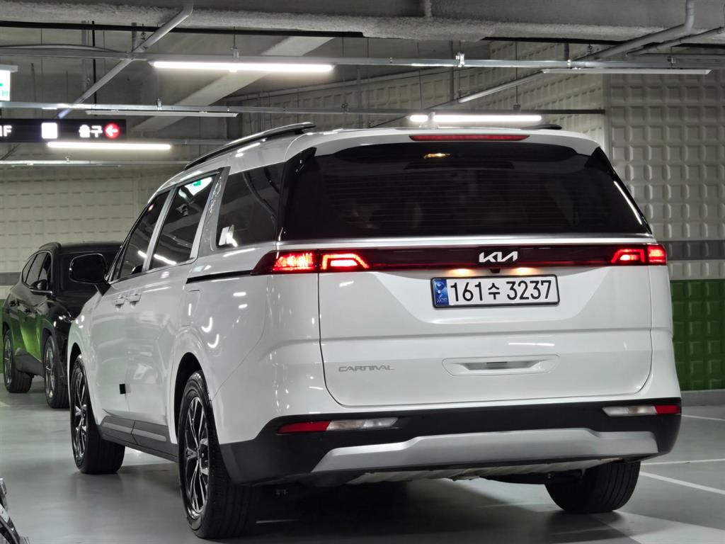 2023 Kia Carnival 4th Blanco - Miniatura 4
