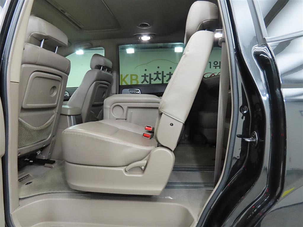 2014 SsangYong Korando Tourismo Negro - Miniatura 6