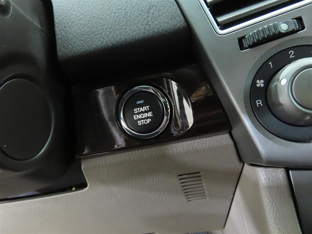 2014 SsangYong Korando Tourismo Negro - Miniatura 10