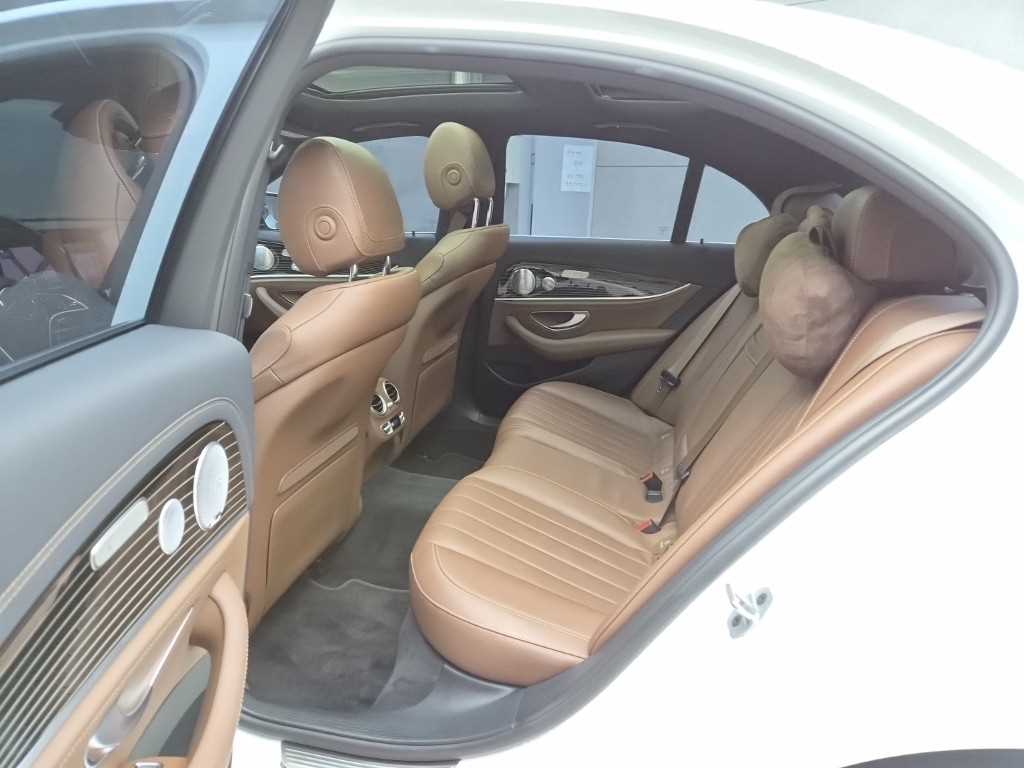 2021 Mercedes-Benz Clase E E - Miniatura 6