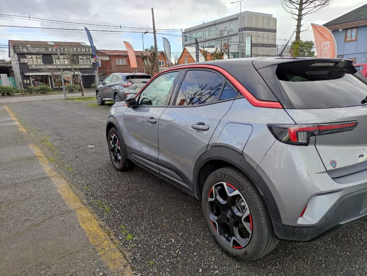 2024 Opel Mokka 1.2T Gris - Miniatura 4