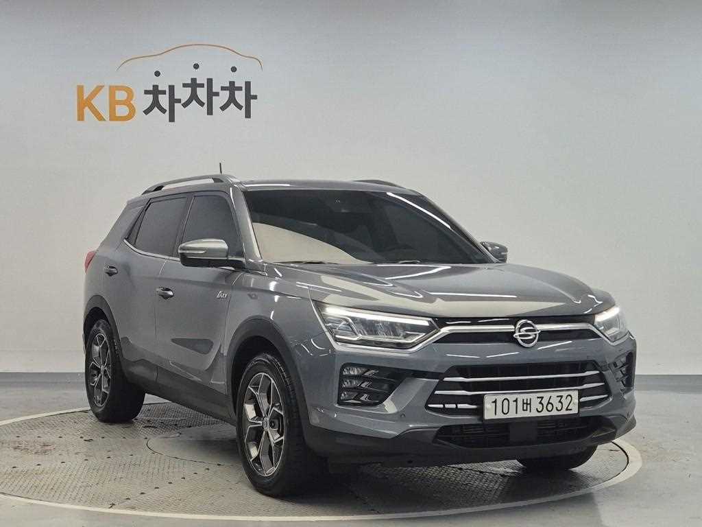 2020 SsangYong Korando 2WD Gris - Miniatura 4