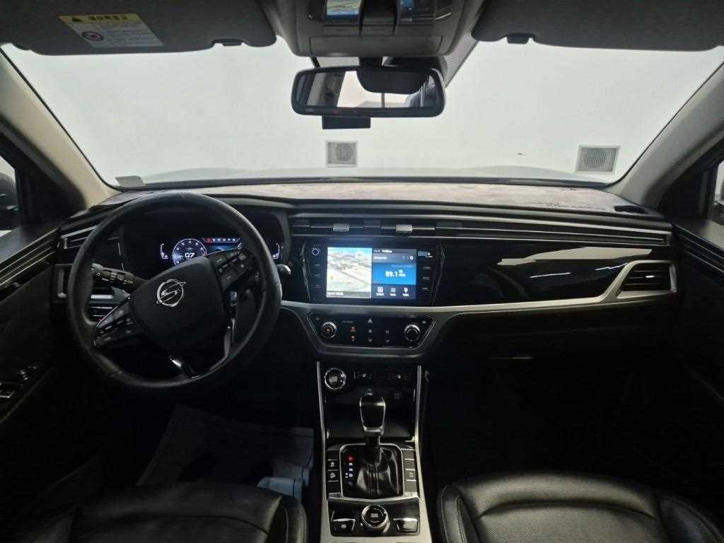 2020 SsangYong Korando 2WD Gris - Miniatura 7