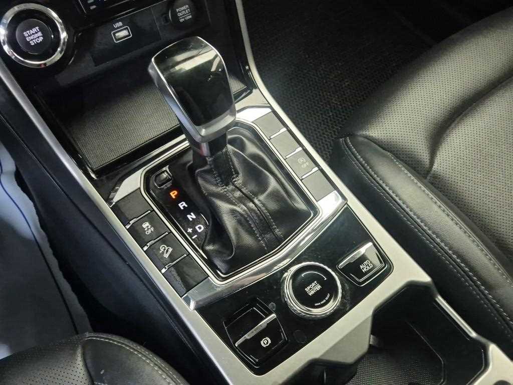 2020 SsangYong Korando 2WD Gris - Miniatura 8