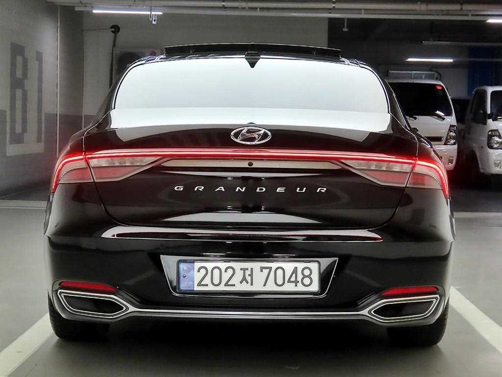 2020 Hyundai Grandeur IG Negro - Miniatura 3