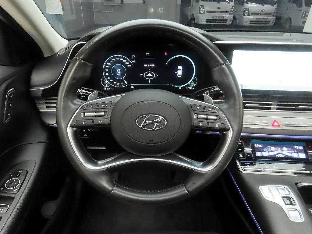 2020 Hyundai Grandeur IG Negro - Miniatura 7