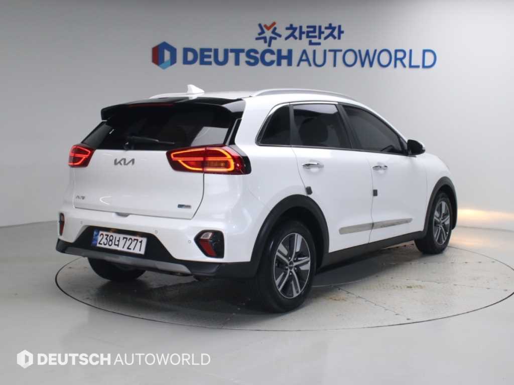 2022 Kia Niro 1.6 Blanco - Miniatura 2