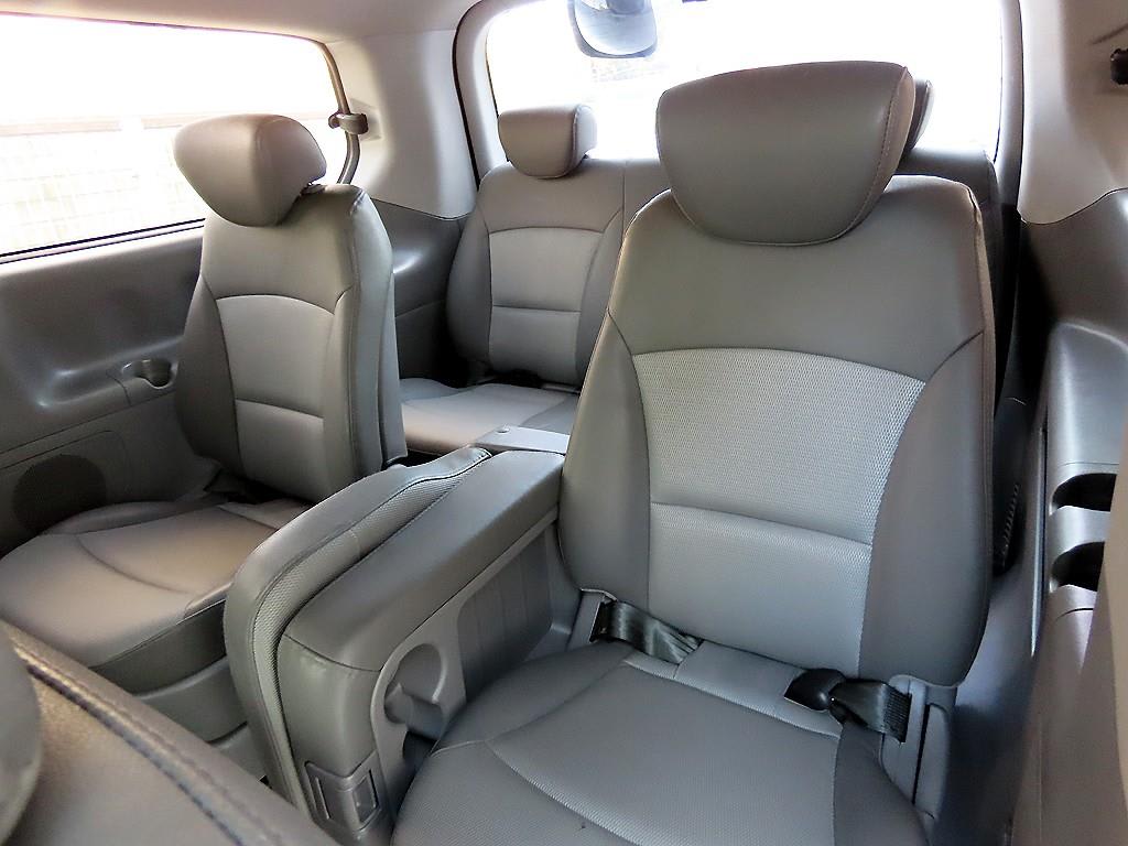 2011 Hyundai Starex 12-seater Plata - Miniatura 7