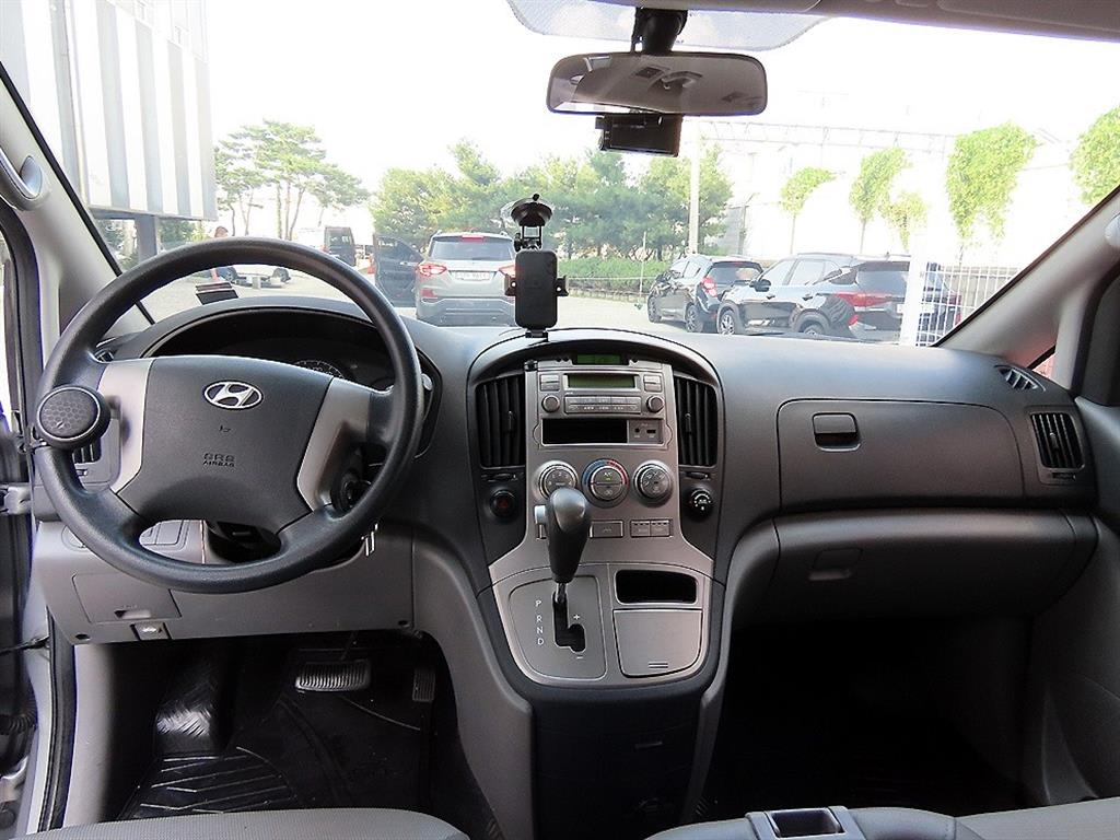 2011 Hyundai Starex 12-seater Plata - Miniatura 8