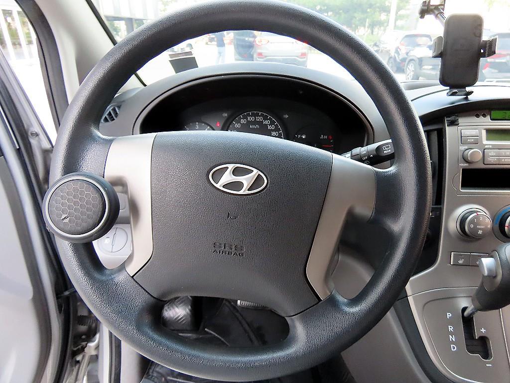 2011 Hyundai Starex 12-seater Plata - Miniatura 9