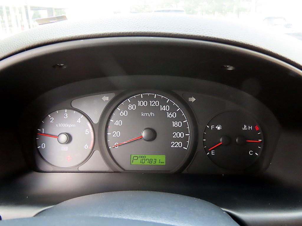 2011 Hyundai Starex 12-seater Plata - Miniatura 10