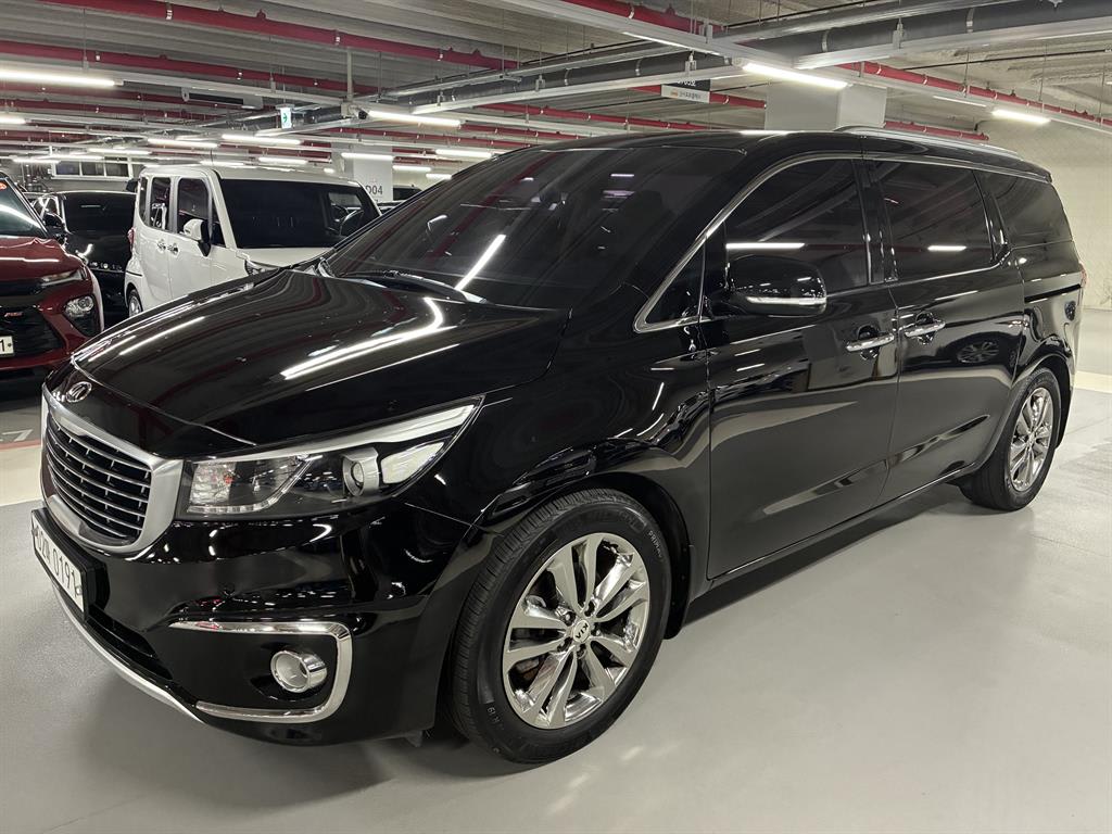 2017 Kia Carnival Diesel Negro - Miniatura 2