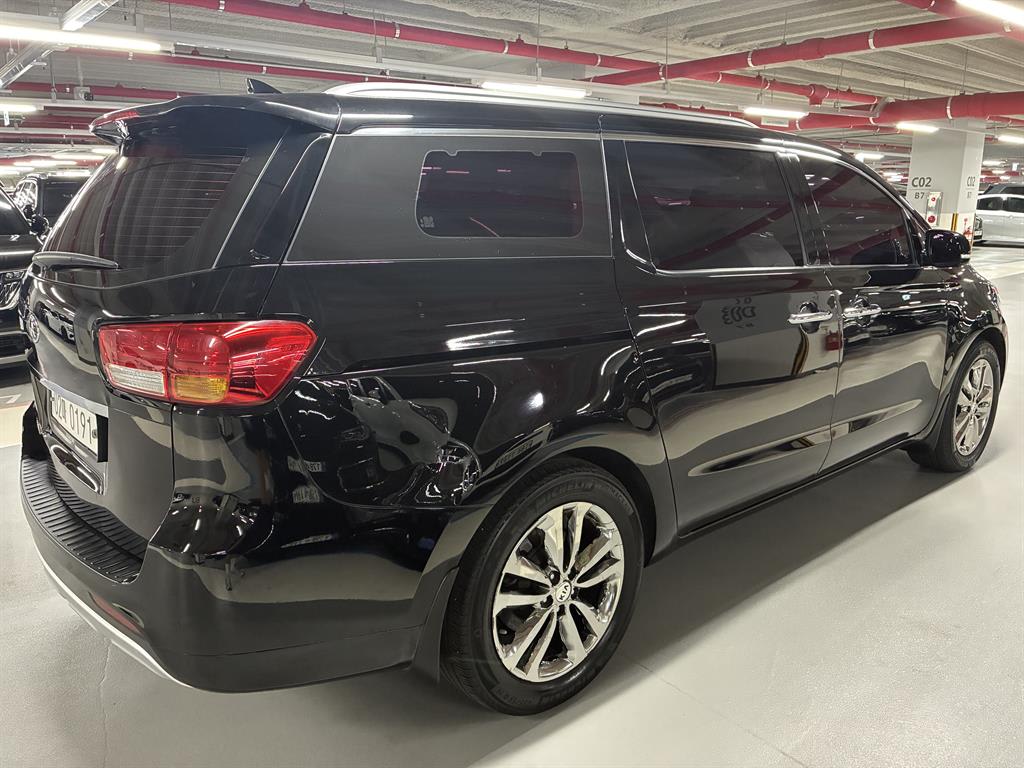 2017 Kia Carnival Diesel Negro - Miniatura 5