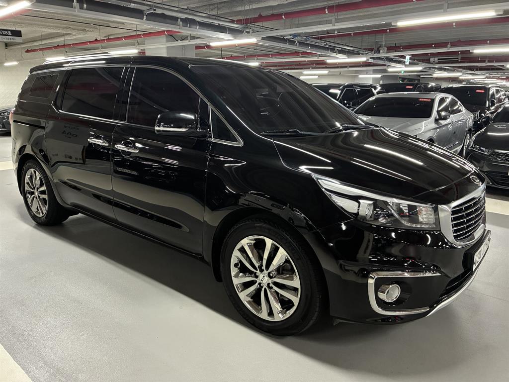 2017 Kia Carnival Diesel Negro - Miniatura 6