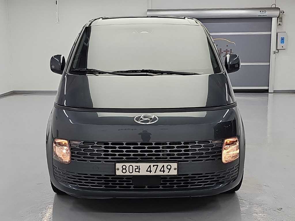 2022 Hyundai Staria 2WD - Miniatura 2