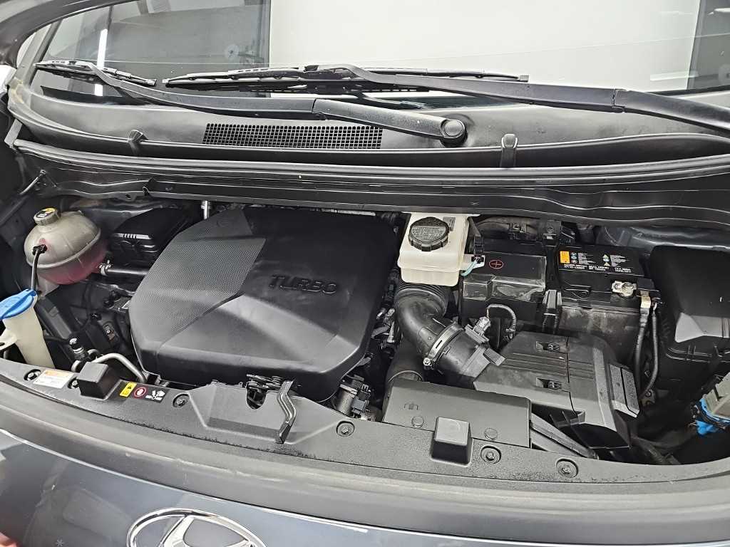 2022 Hyundai Staria 2WD - Miniatura 5