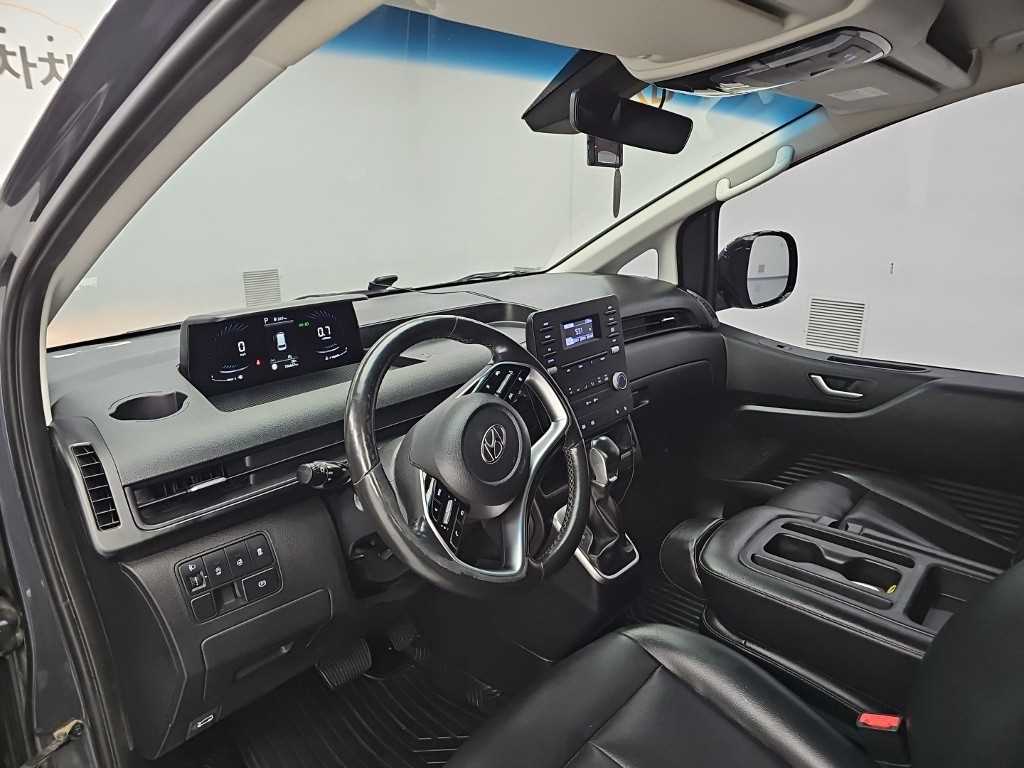 2022 Hyundai Staria 2WD - Miniatura 7