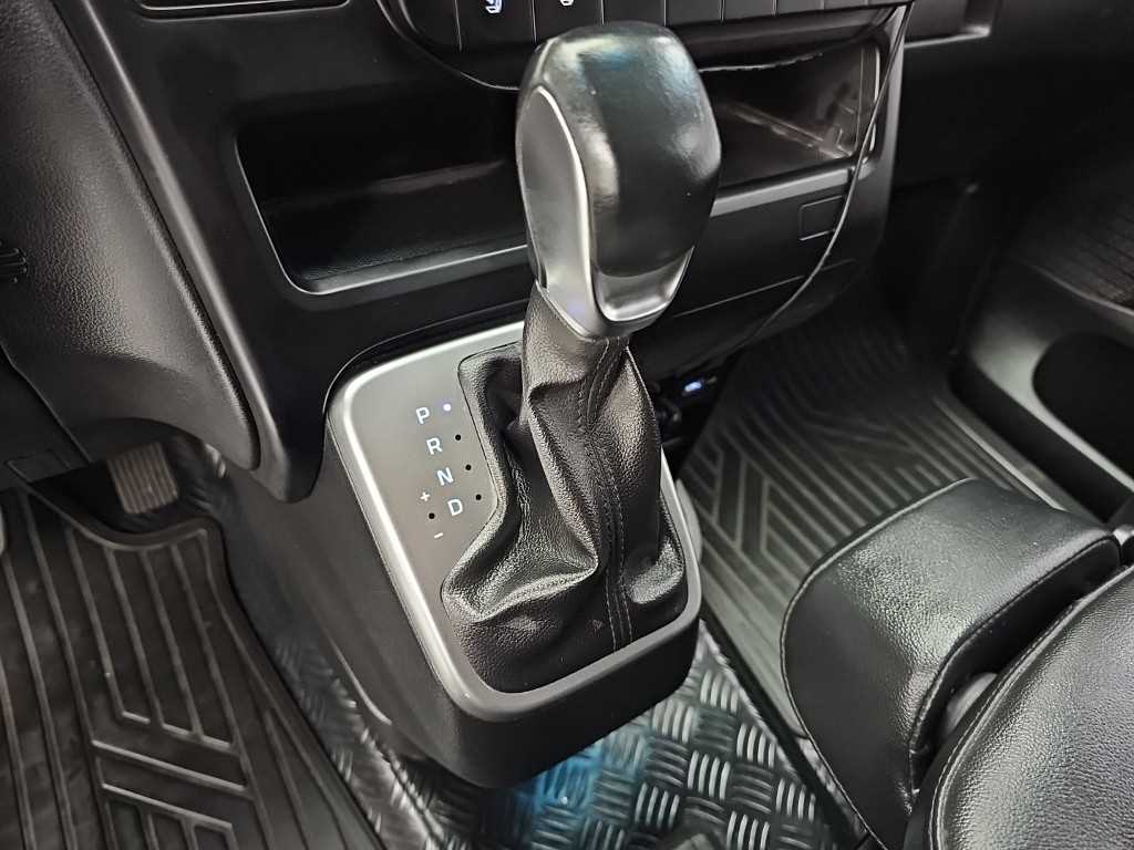 2022 Hyundai Staria 2WD - Miniatura 8
