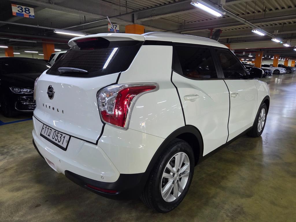 2016 SsangYong Tivoli Gasoline Blanco - Miniatura 6