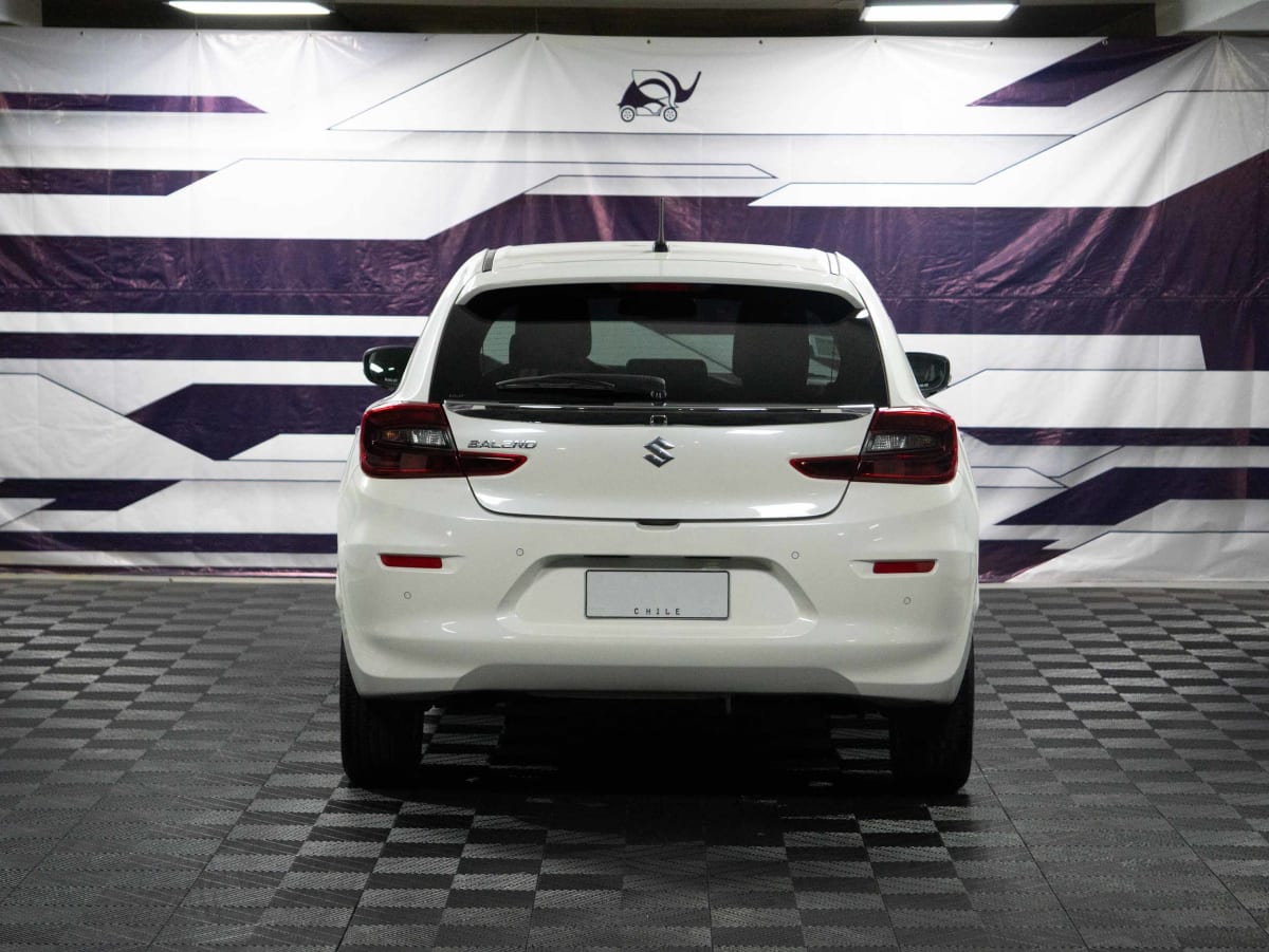2026 Jaguar XE 2.0 Blanco - Miniatura 10