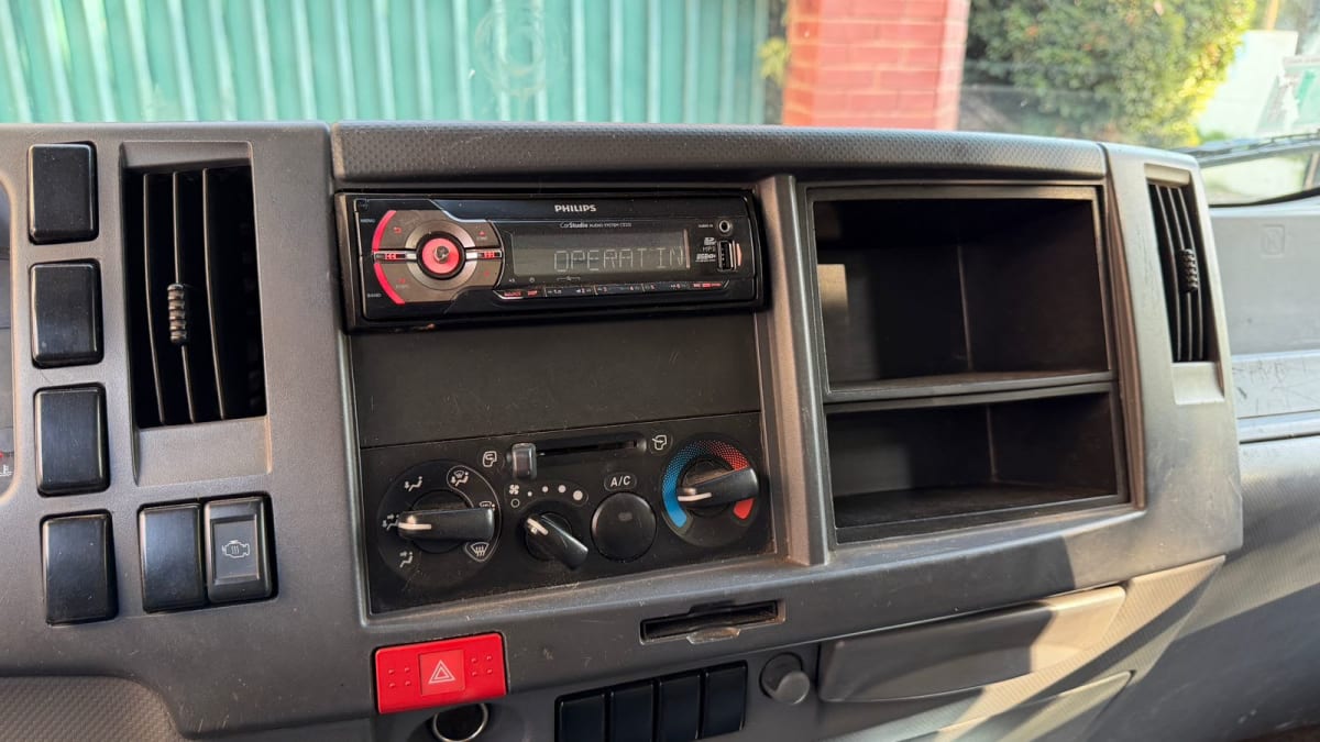 2022 Chevrolet NPR 715 Blanco - Miniatura 8