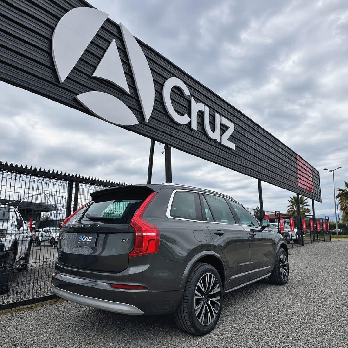 2022 Volvo XC90 - Miniatura 3