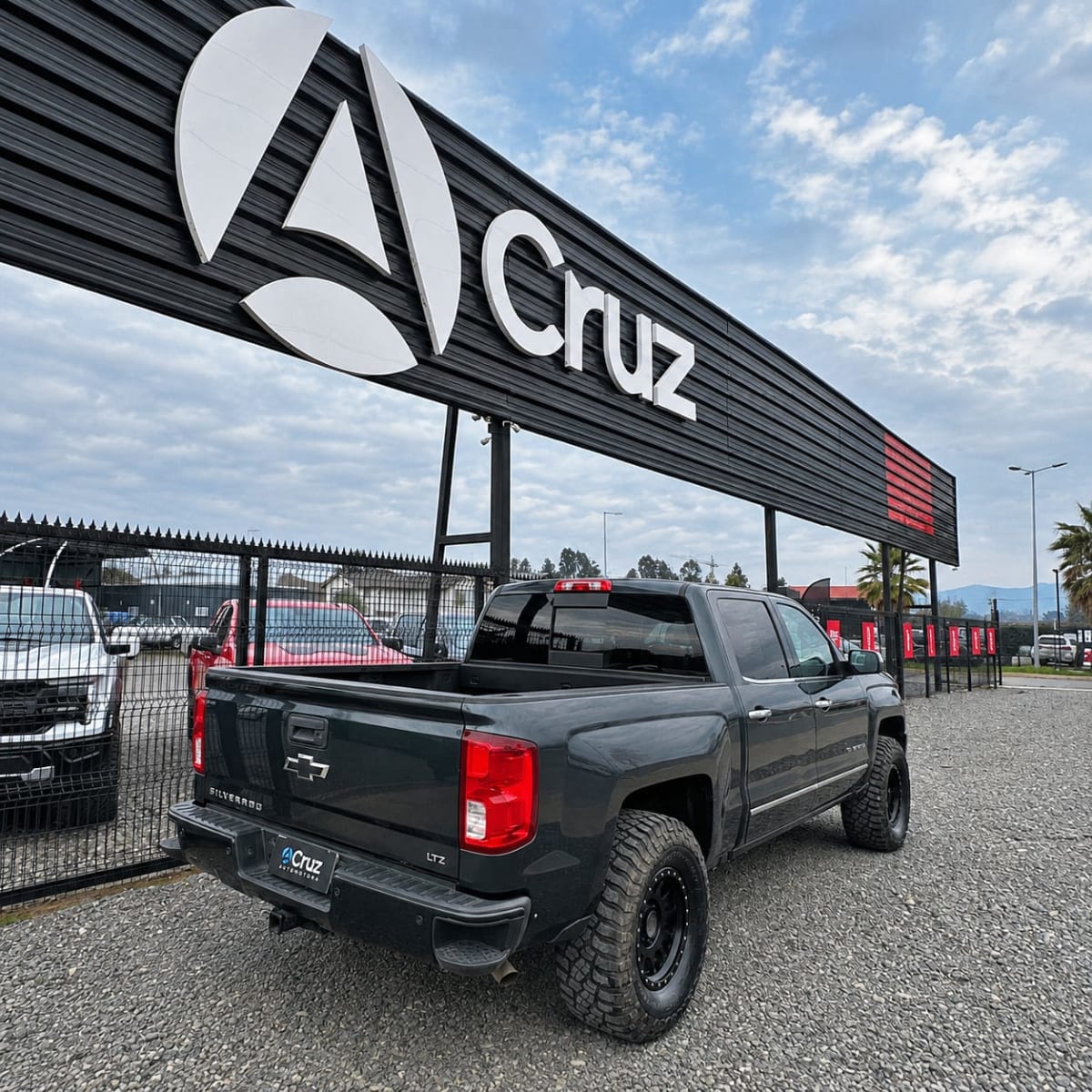 2017 Chevrolet Silverado - Miniatura 5