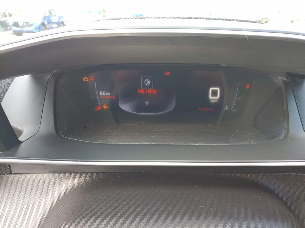 2022 Peugeot 2008 PURETECH - Miniatura 2