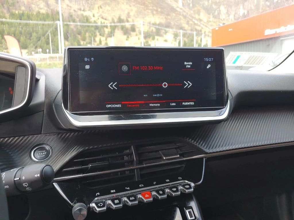 2022 Peugeot 2008 PURETECH - Miniatura 7
