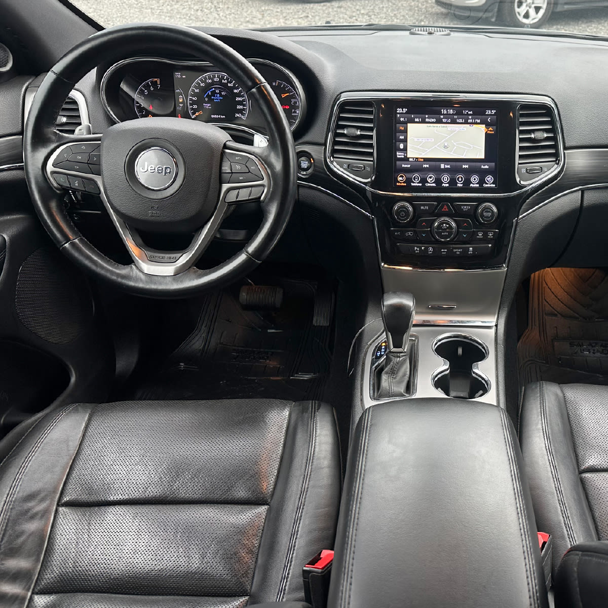 2022 Jeep Grand Cherokee - Miniatura 7