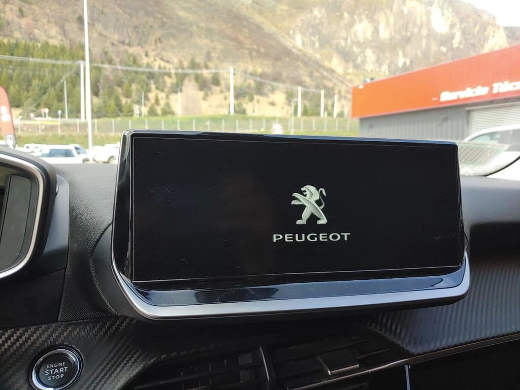 2022 Peugeot 2008 PURETECH - Miniatura 10
