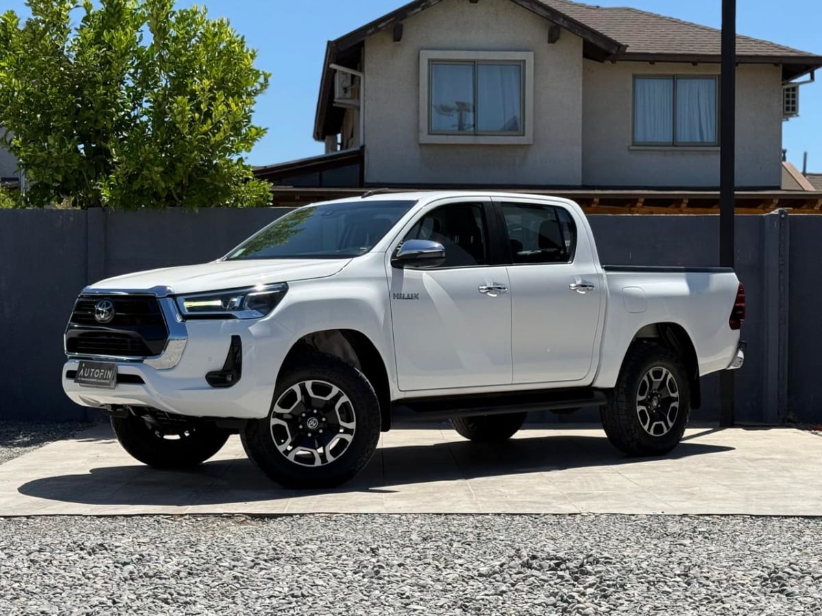 2022 Toyota Hilux SRV - Imagen 1