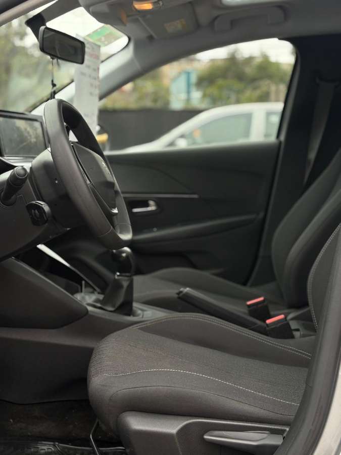 2023 Peugeot 208 ALLURE ALLURE Gris - Miniatura 9