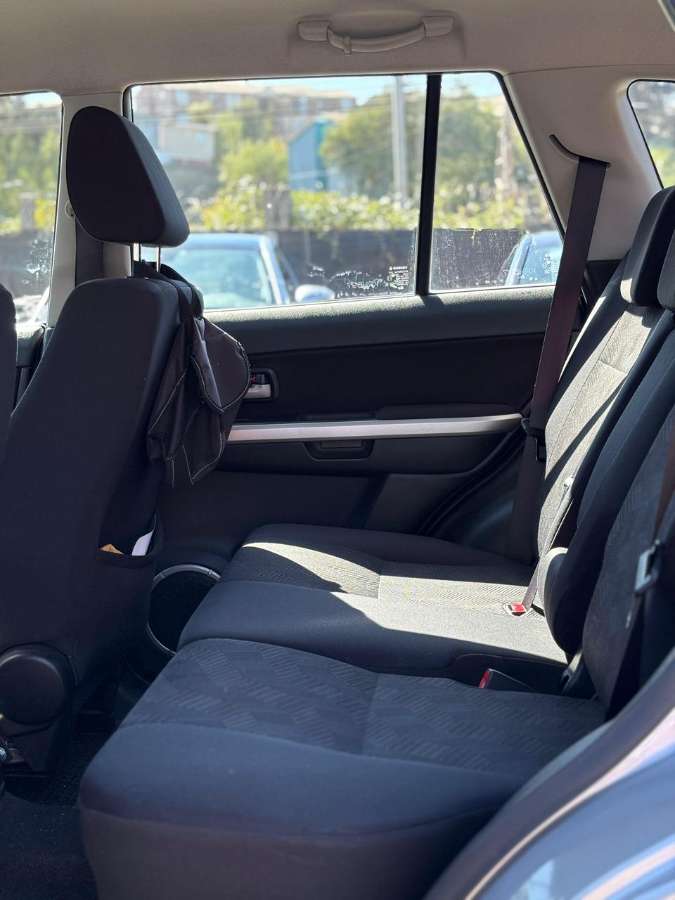 2018 Suzuki GRAN NOMADE GLX SPORT 2.4 GLX Gris - Miniatura 9
