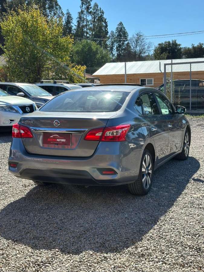 2019 Nissan SENTRA SV Gris - Miniatura 5