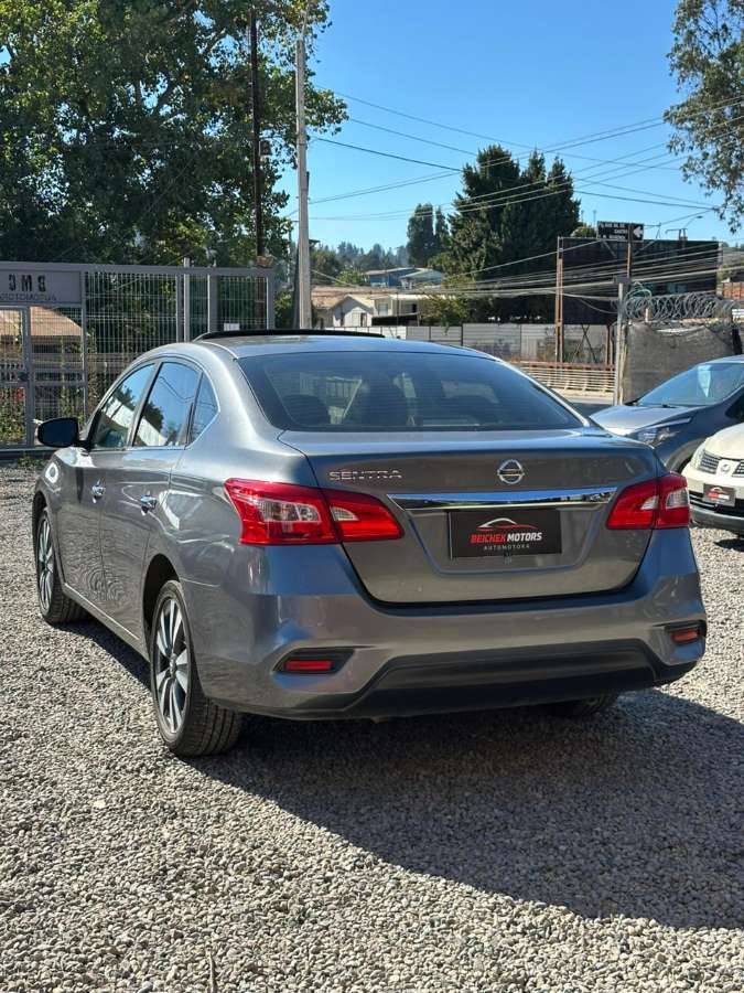 2019 Nissan SENTRA SV Gris - Miniatura 6
