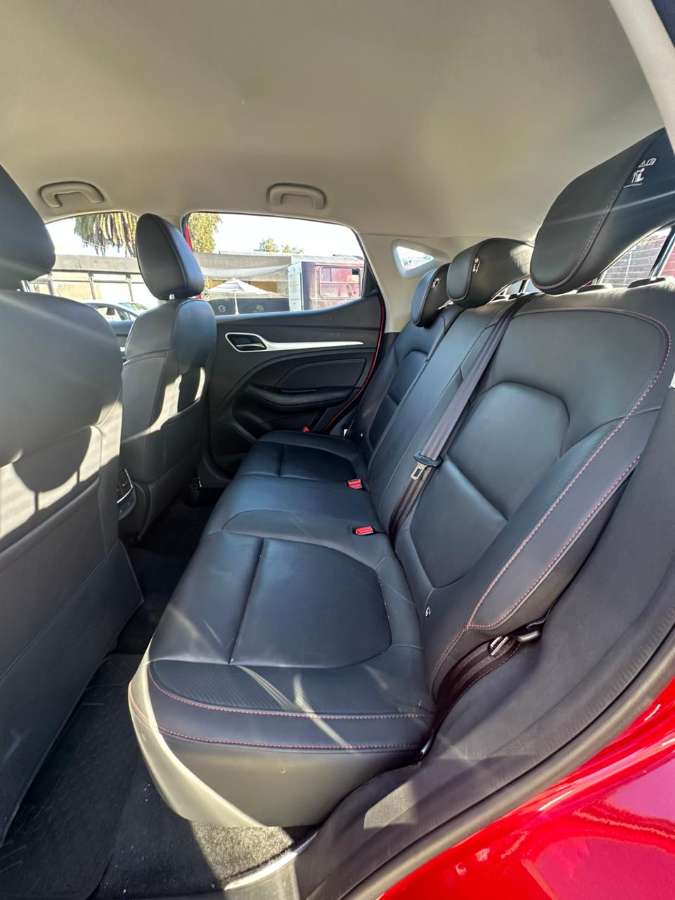 2022 MG ZX Rojo - Miniatura 9