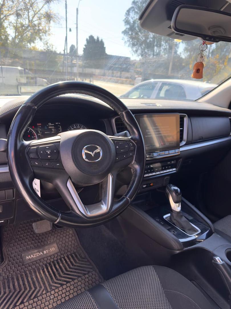 2022 Mazda BT-50 Rojo - Miniatura 7