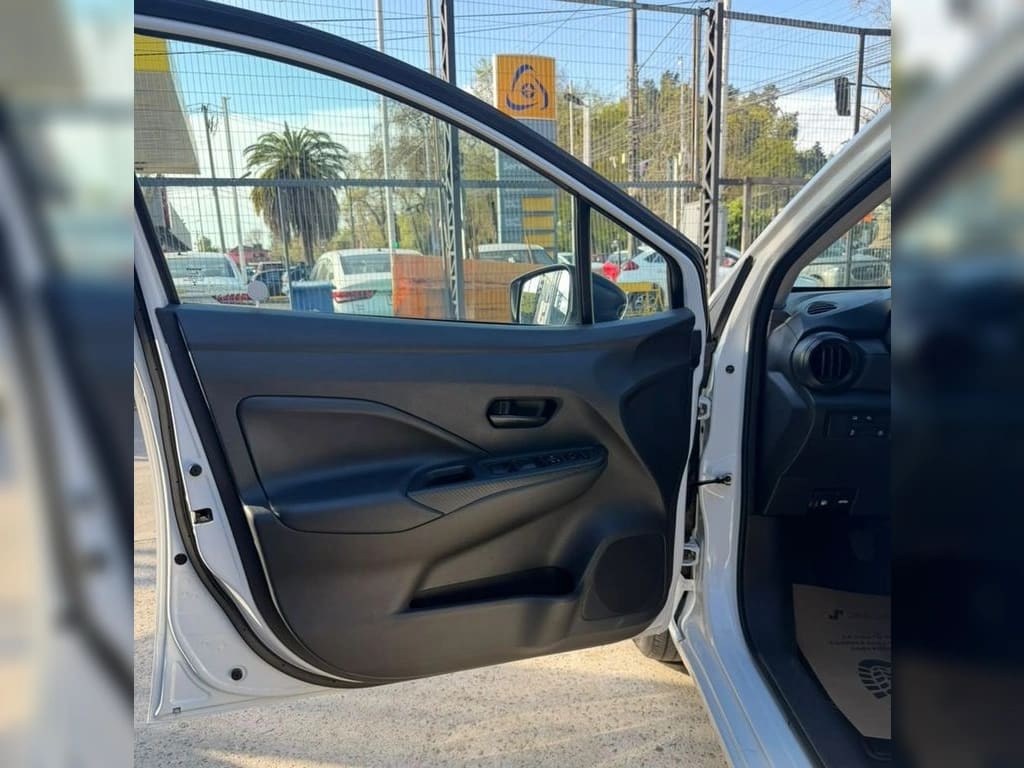 2025 Nissan VERSA 1.6 - Miniatura 7